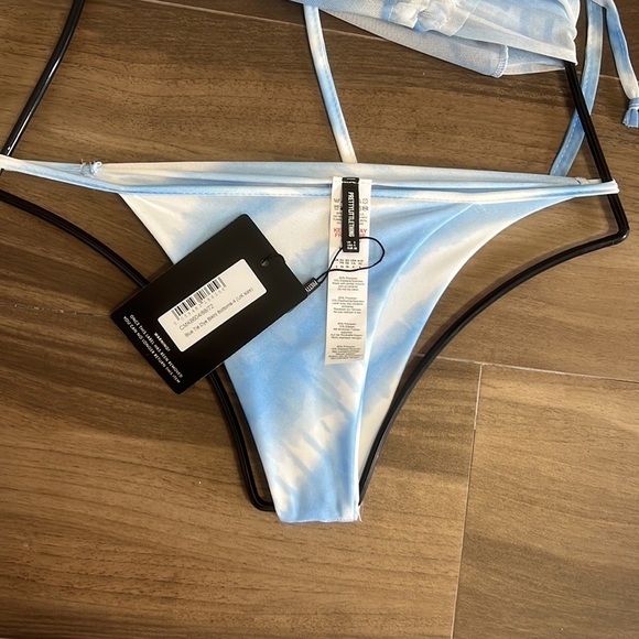 Pretty Little Thing blue tie dye bikini set size 0 - Picture 4 of 10